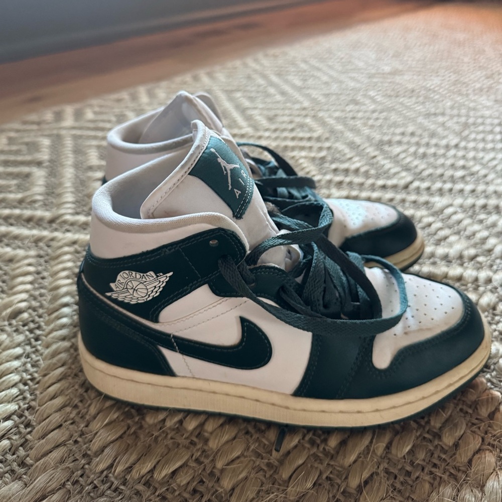 Kids Nike Air Jordan Mid size 6 green white